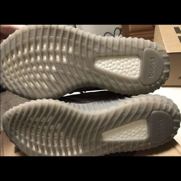 YEEZY BOOST 350 V2 - Picture 2 of 5